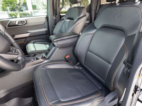 Used 2022 Ford Bronco Badlands image 9