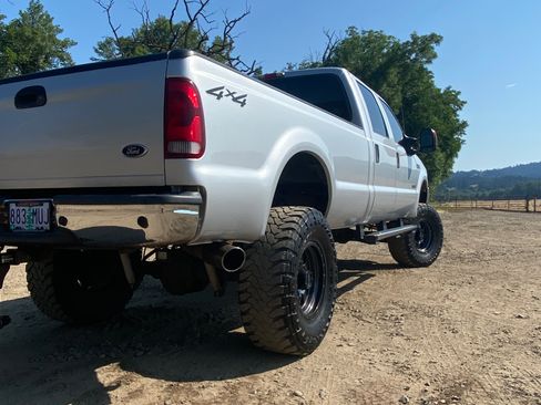 Used 2004 Ford F350 Lariat image 4