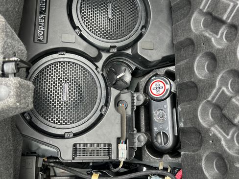 Used 2016 Dodge Challenger SRT Hellcat RWD image 10
