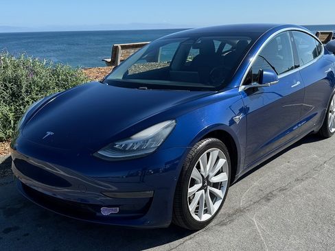 Used 2018 Tesla Model 3 Long Range image 4