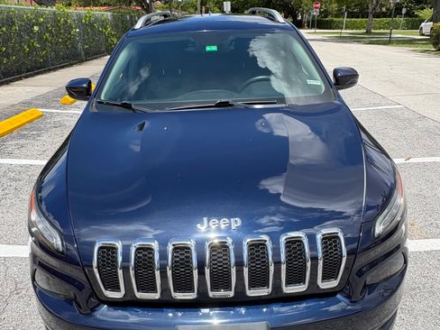 Used 2016 Jeep Cherokee Latitude FWD image 2