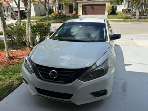 Used 2018 Nissan Altima 2.5 SR w/ SR Midnight Edition image 6