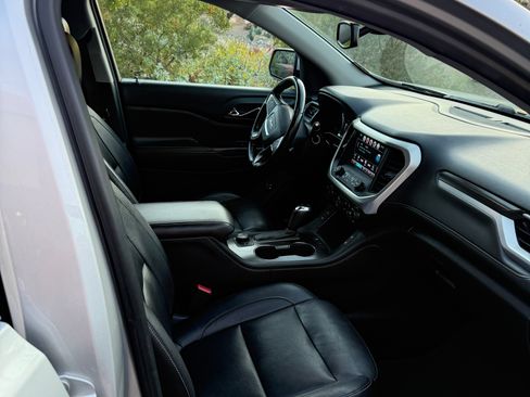 Used 2018 GMC Acadia SLT image 8