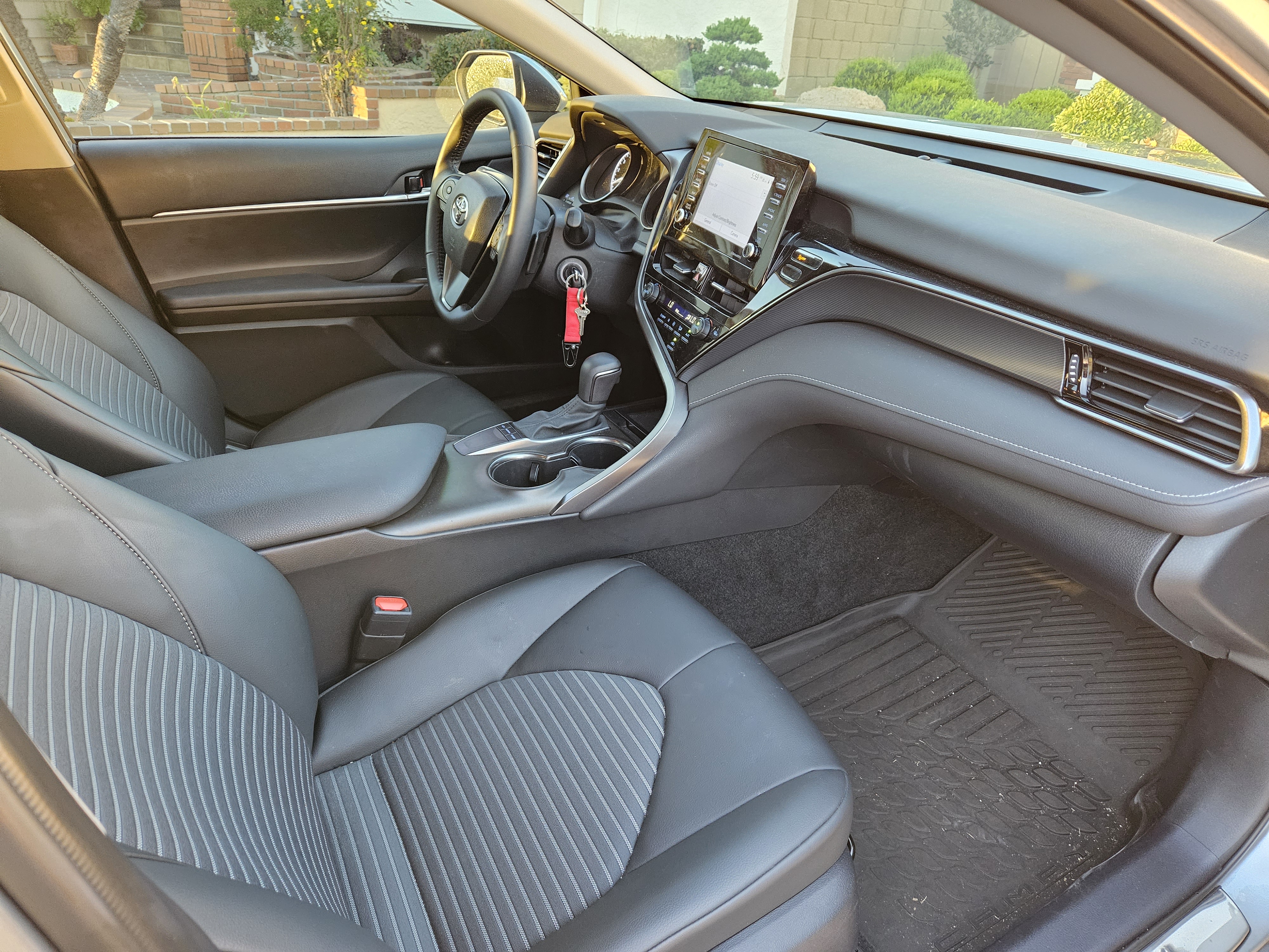Used 2023 Toyota Camry SE FWD image 2