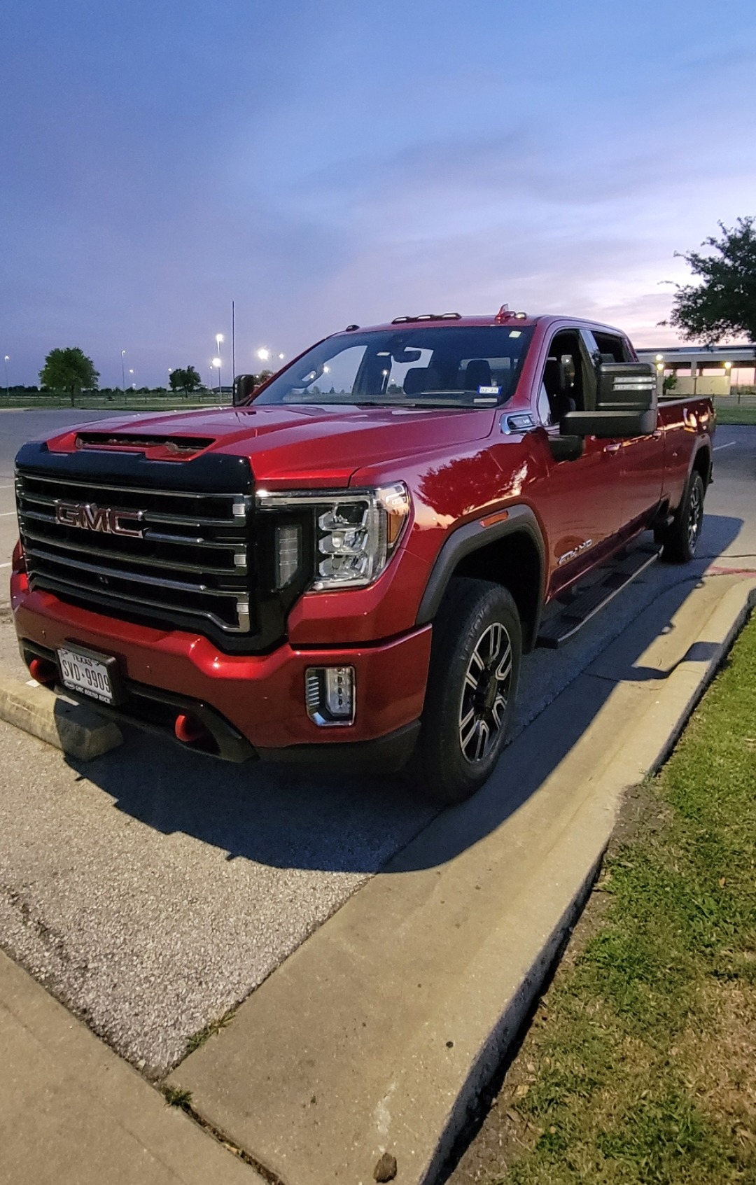 Used 2020 GMC Sierra 2500 AT4 AWD/4WD image 4