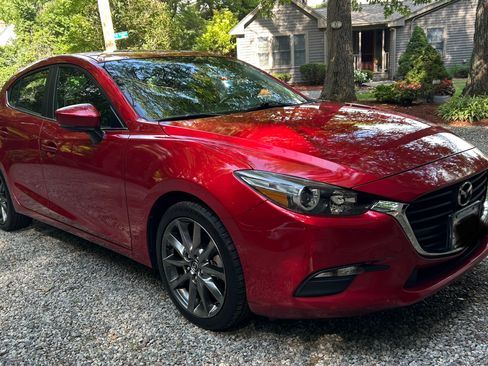Used 2018 MAZDA MAZDA3 Touring FWD image 1