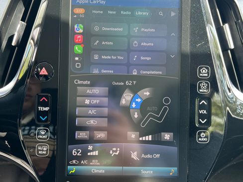Used 2022 Toyota Prius Prime XLE FWD image 22