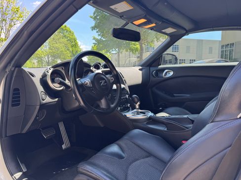 Used 2015 Nissan 370Z Touring image 24