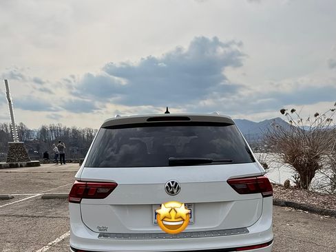 Used 2019 Volkswagen Tiguan SEL Premium R-Line image 5