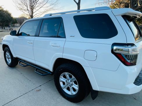Used 2014 Toyota 4Runner SR5 image 11