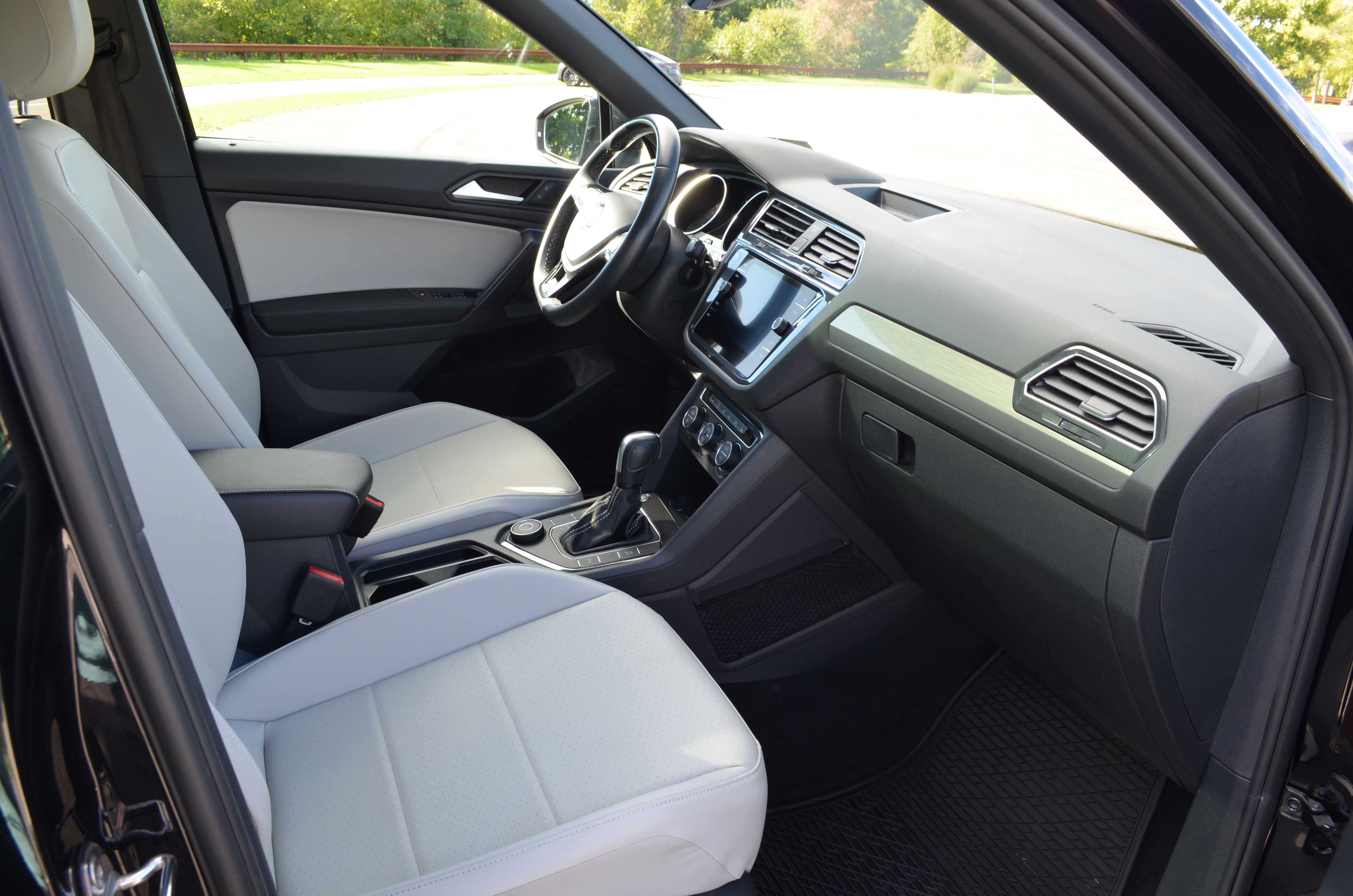 Used 2021 Volkswagen Tiguan SE R-Line AWD/4WD image 16