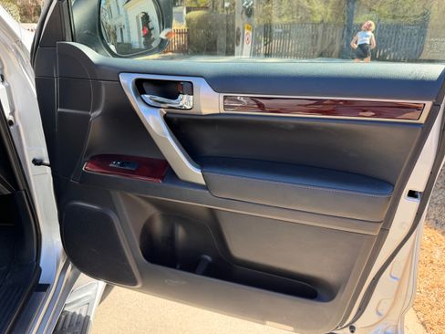 Used 2015 Lexus GX 460 w/ Premium Package image 14