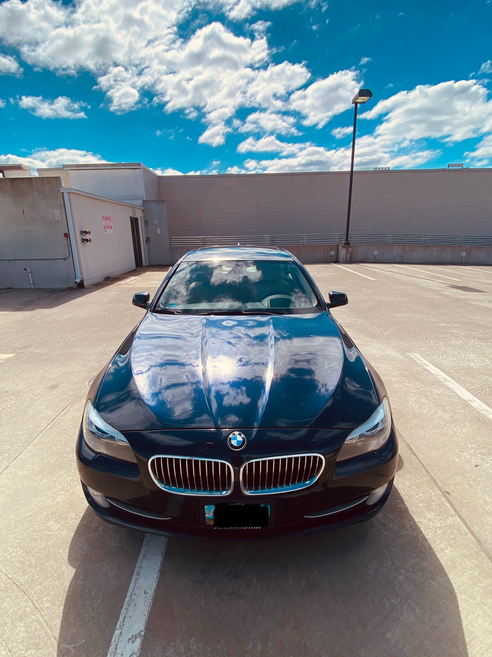 Used 2013 BMW 528i Sedan RWD image 1