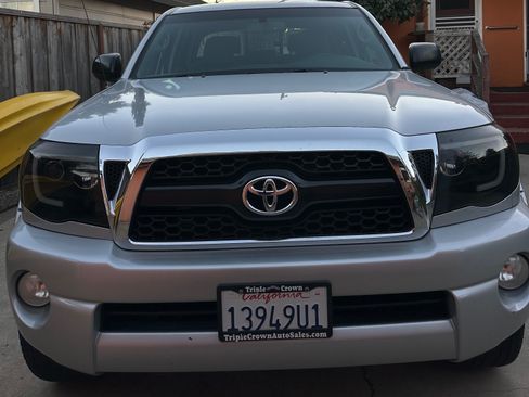 Used 2011 Toyota Tacoma PreRunner image 1