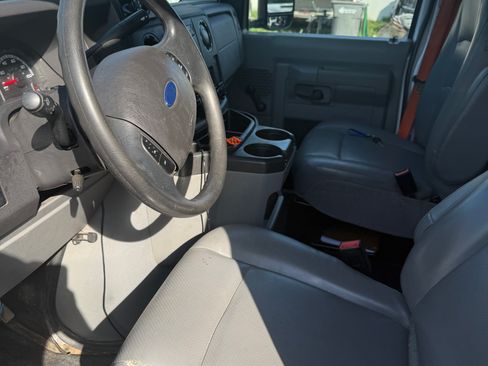 Used 2016 Ford E-350 and Econoline 350 Super Duty image 13