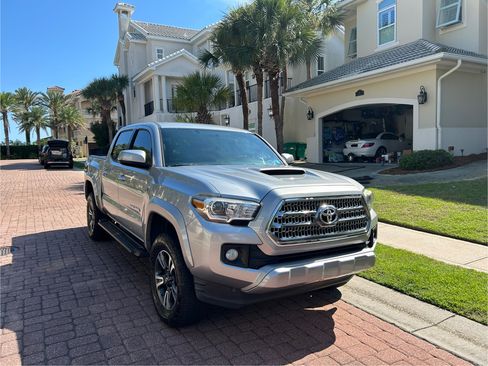 Used 2016 Toyota Tacoma TRD Sport w/ Towing Package AWD/4WD image 11