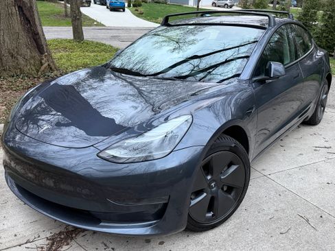 Used 2023 Tesla Model 3 Standard Range image 1