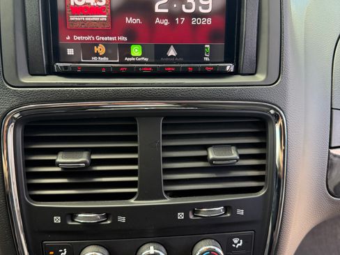Used 2014 RAM C/V Tradesman FWD image 9