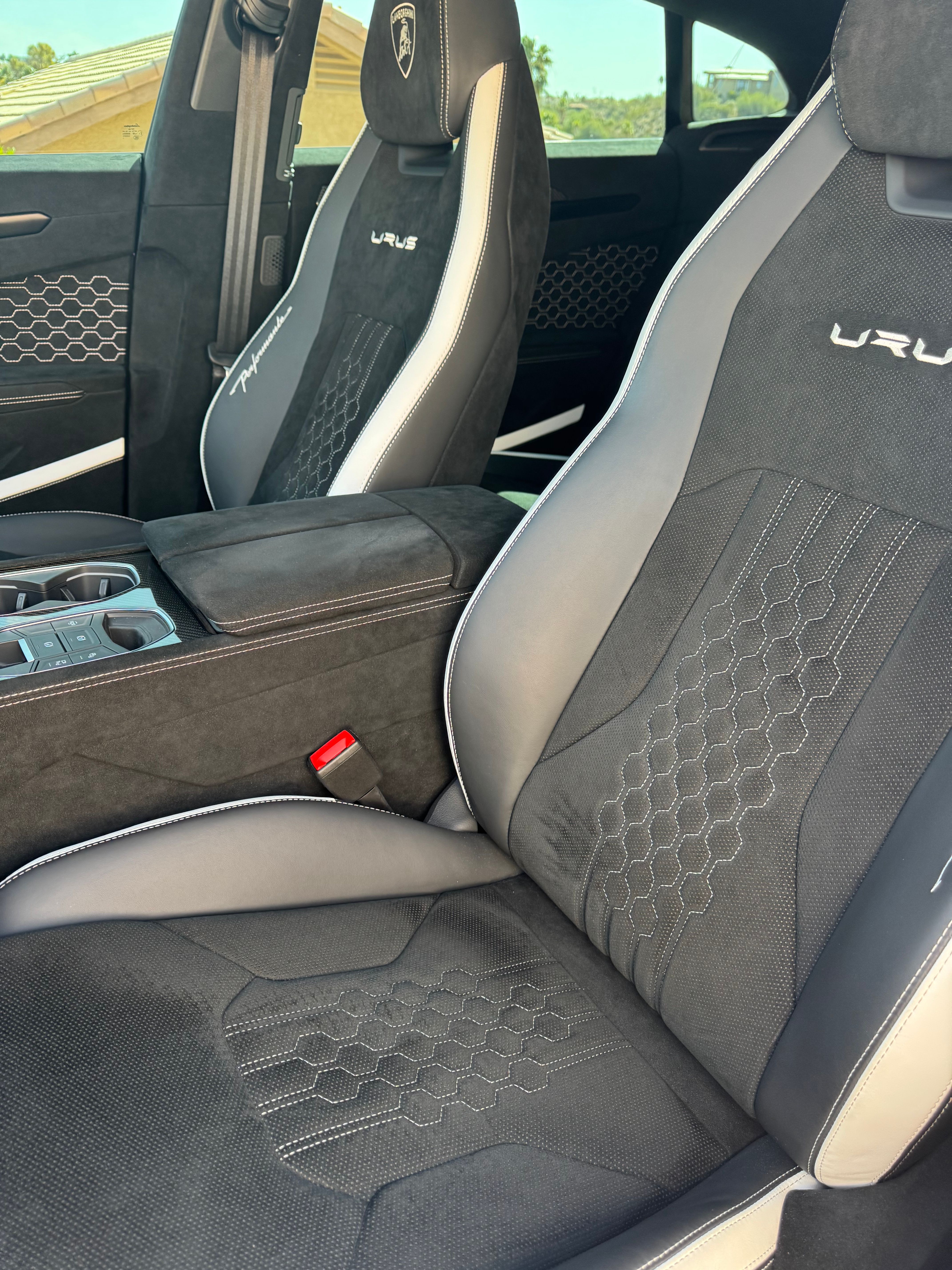 Used 2024 Lamborghini Urus Performante AWD/4WD image 9