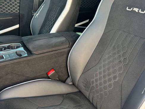Used 2024 Lamborghini Urus Performante AWD/4WD image 9