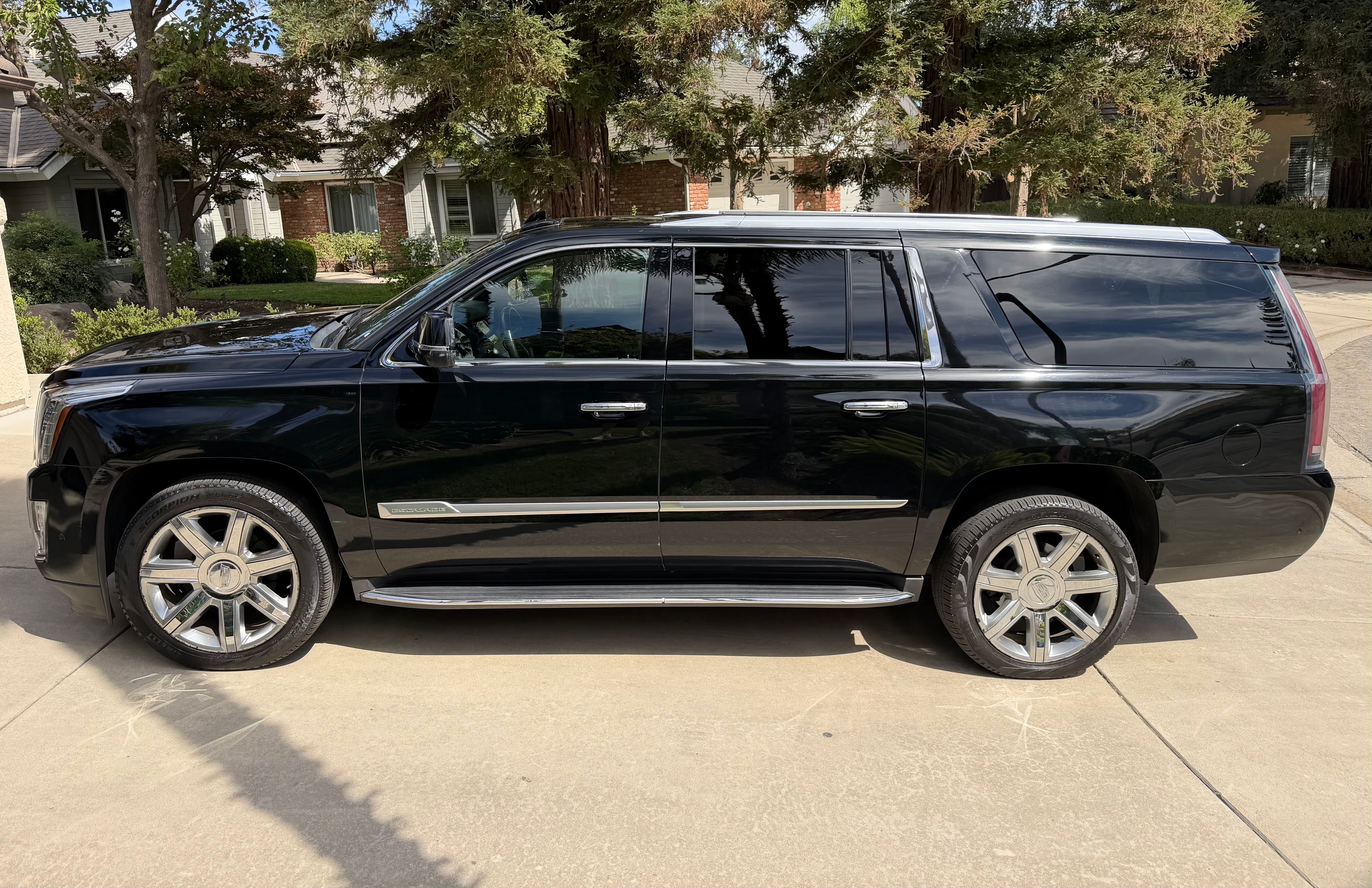 Used 2019 Cadillac Escalade ESV Premium Luxury AWD/4WD image 8