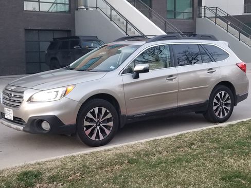 Used 2017 Subaru Outback 2.5i Limited image 2