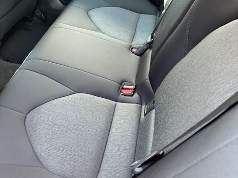 Used 2019 Toyota Camry LE image 12