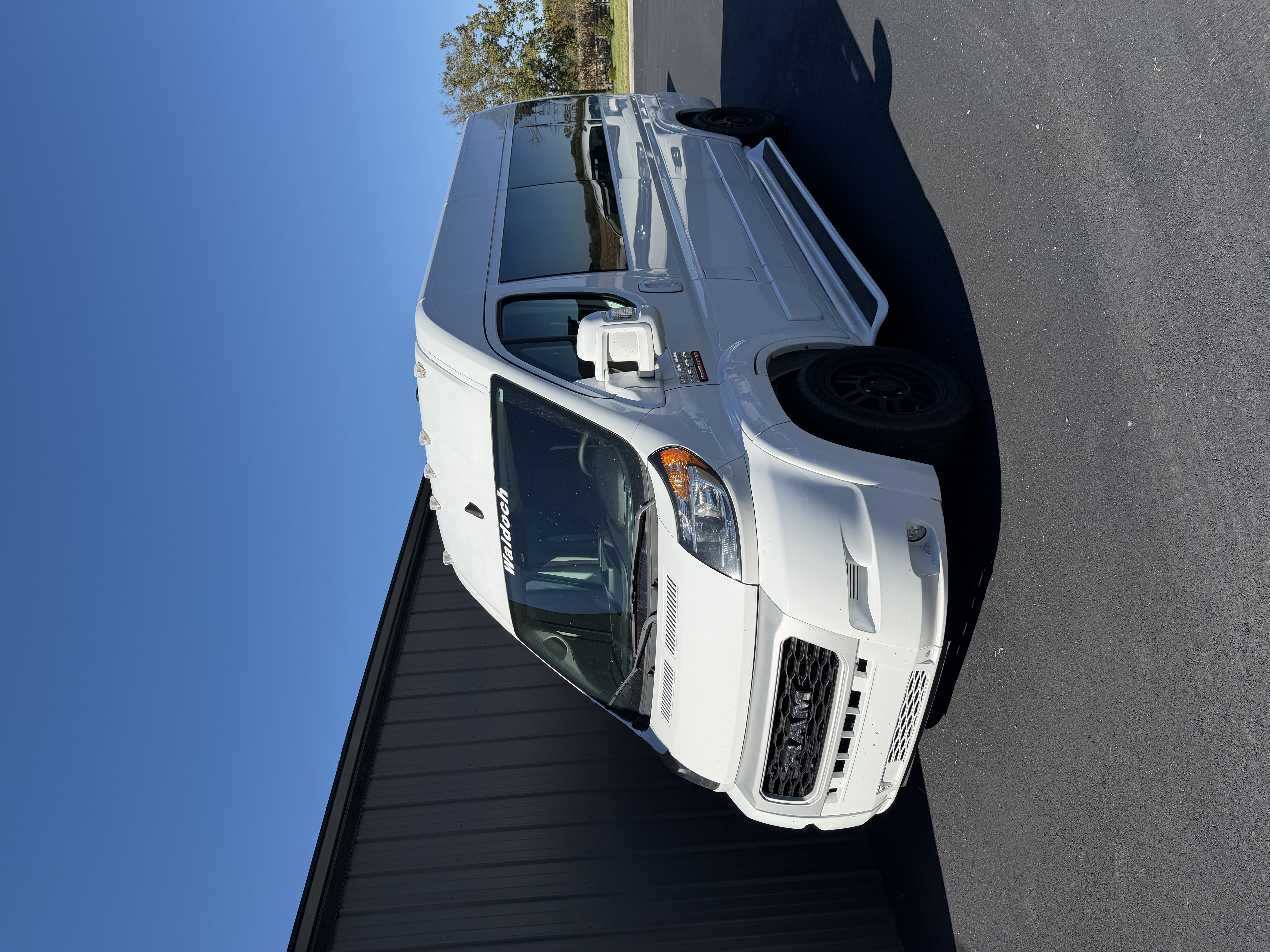 Used 2022 RAM ProMaster 2500 w/ Safety Group FWD image 2