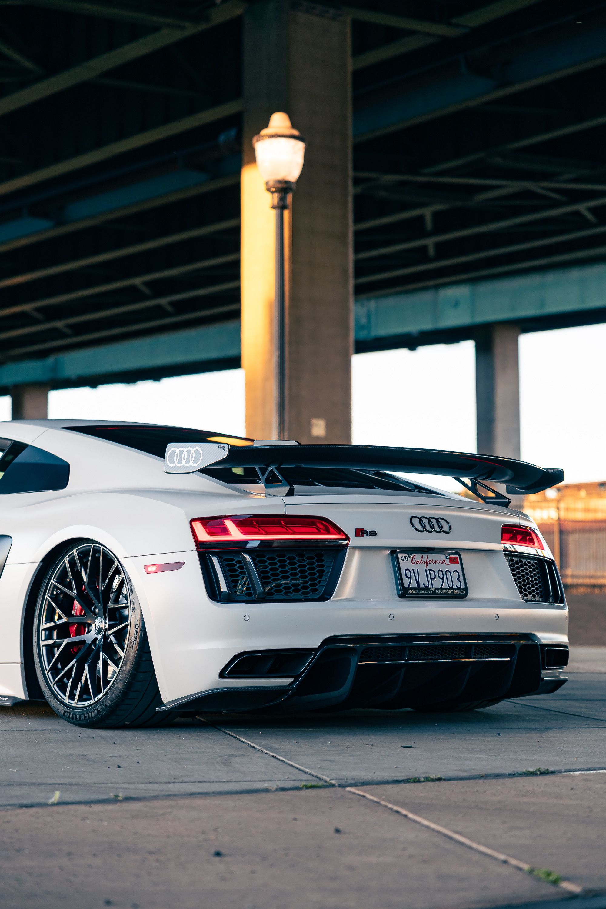 Used 2018 Audi R8 V10 w/ Premium Package RWD image 18