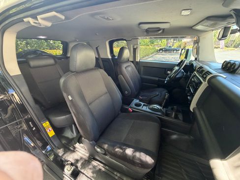 Used 2010 Toyota FJ Cruiser 4WD image 10