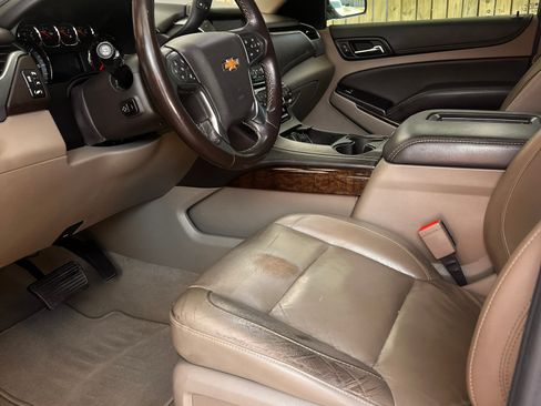 Used 2020 Chevrolet Suburban LT w/ Luxury Package image 12