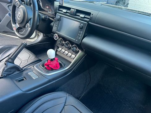 Used 2022 Toyota GR86 w/ ALL Weather Mat Package (TMS) image 6