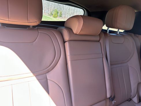 Used 2025 Land Rover Range Rover Sport SE image 11