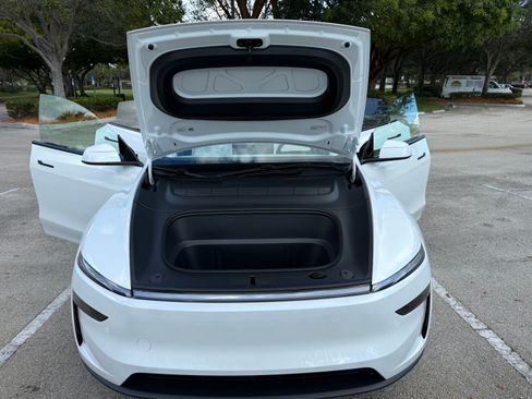 Used 2026 Tesla Model Y Long Range image 17