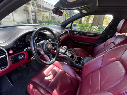 Used 2020 Porsche Cayenne AWD/4WD image 15