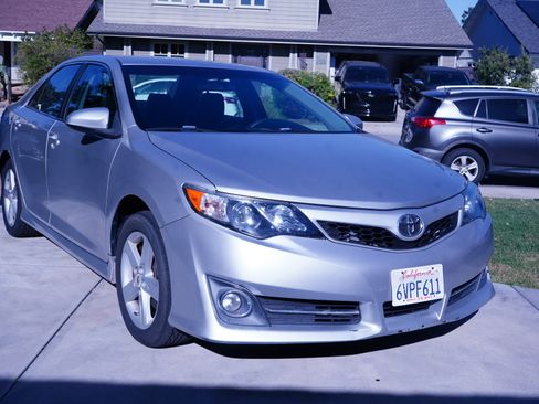 Used 2012 Toyota Camry SE FWD image 10