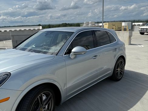 Used 2020 Porsche Cayenne Turbo AWD/4WD image 2