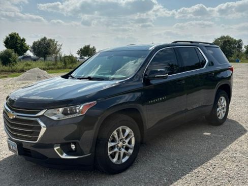 Used 2020 Chevrolet Traverse LT w/ Driver Confidence II Package AWD/4WD image 1