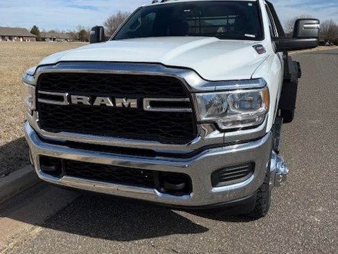 Used 2024 RAM 3500 Tradesman w/ Chrome Appearance Group image 4