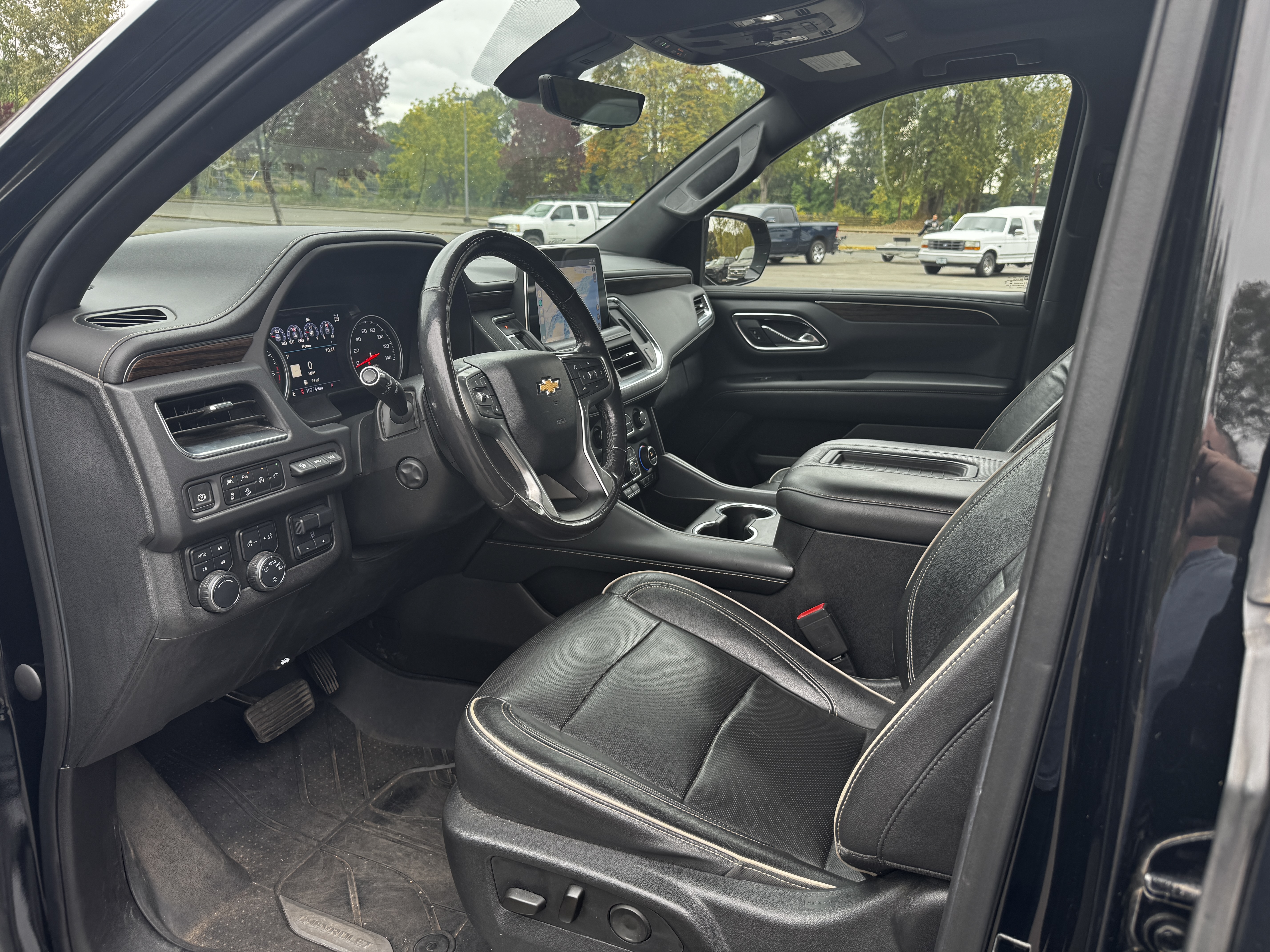 Used 2021 Chevrolet Tahoe Premier w/ Premium Package AWD/4WD image 12