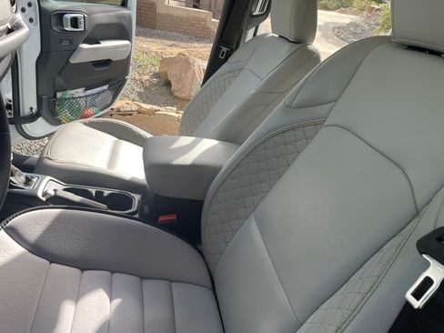 Used 2023 Jeep Gladiator Overland AWD/4WD image 16