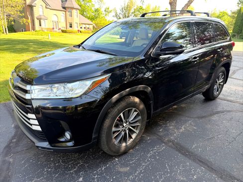 Used 2018 Toyota Highlander XLE AWD/4WD image 4