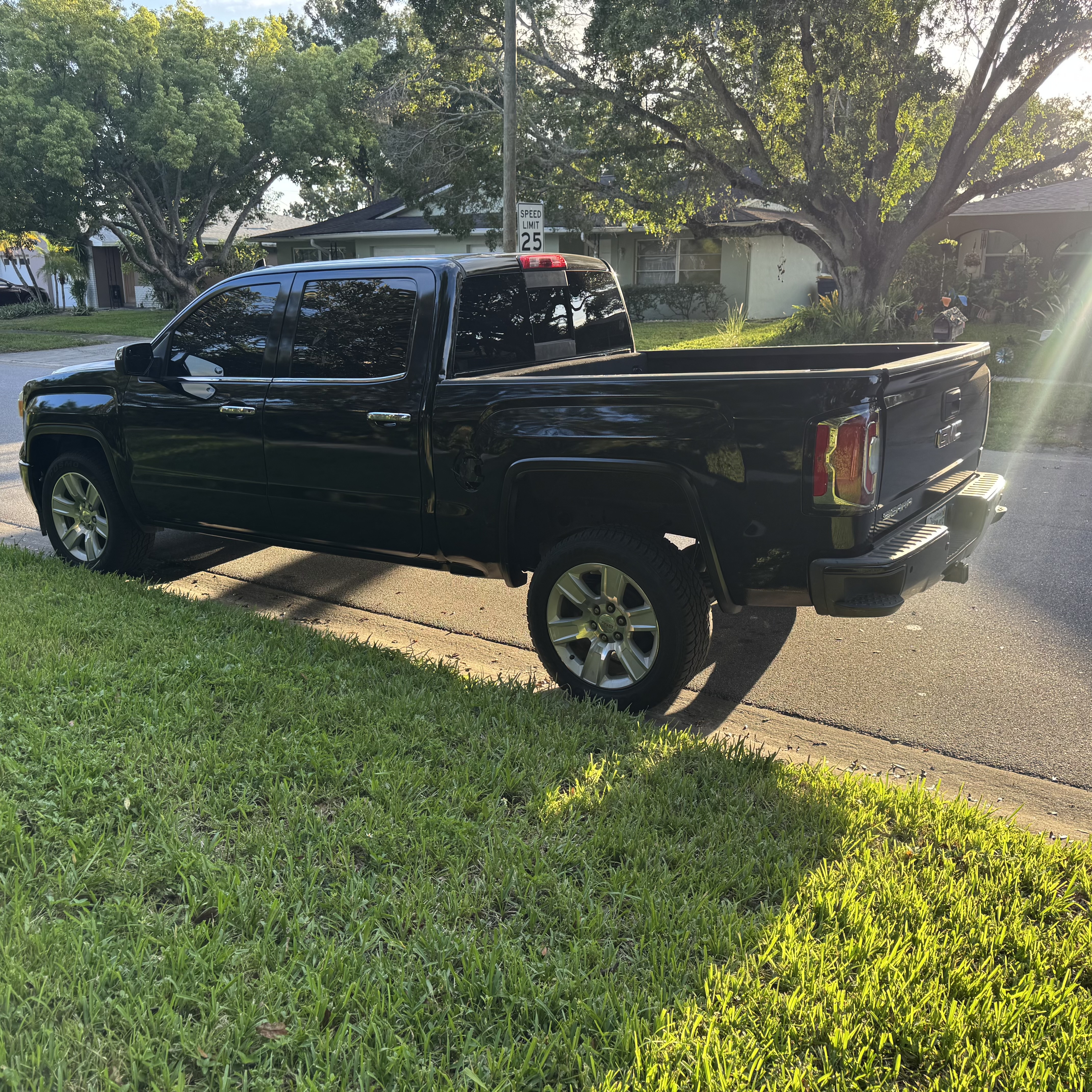 Used 2015 GMC Sierra 1500 Denali w/ Driver Alert Package AWD/4WD image 9