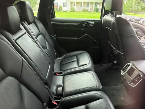 Used 2016 Porsche Cayenne AWD/4WD image 14