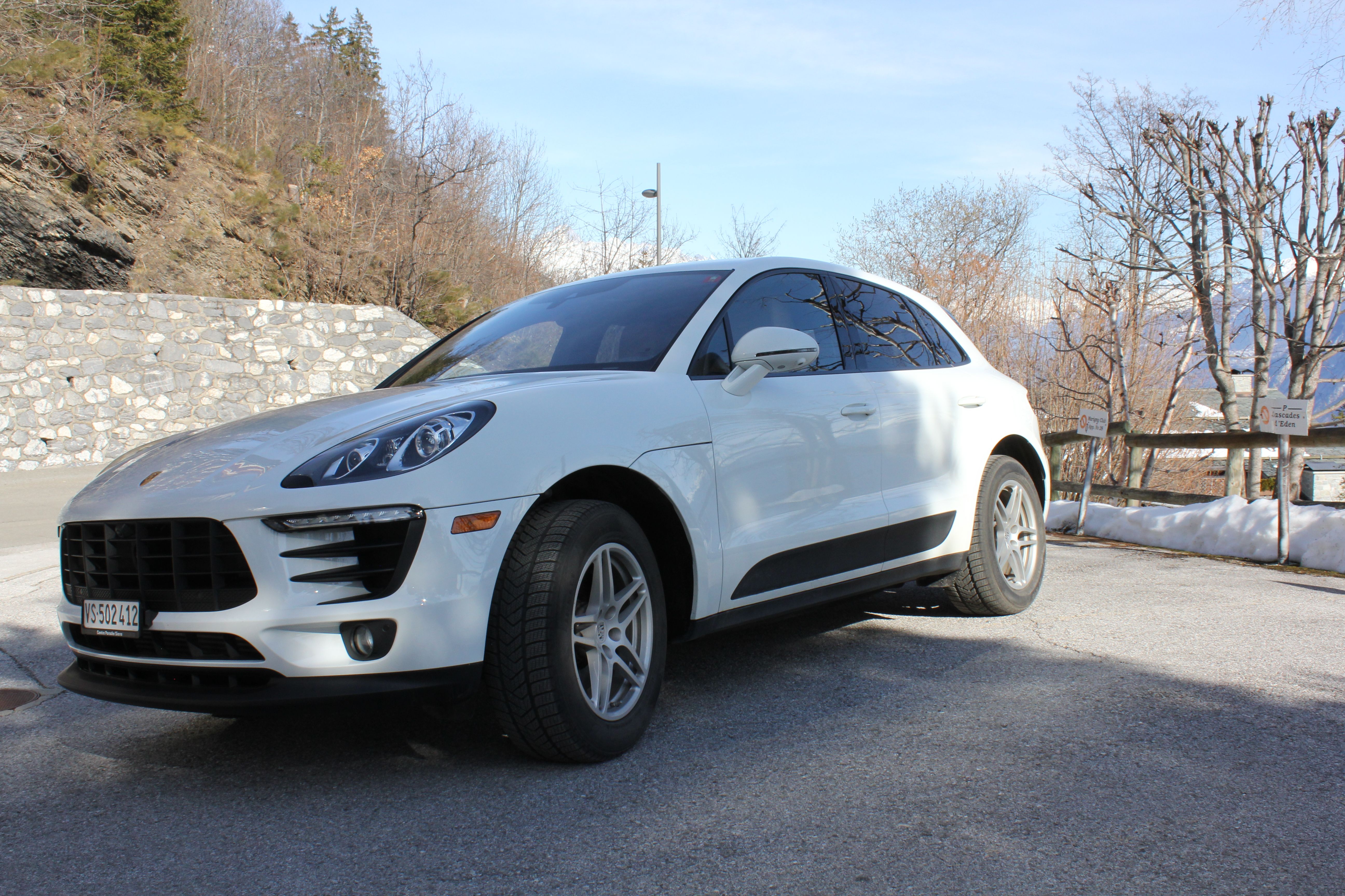 Used 2018 Porsche Macan Sport Edition AWD/4WD image 19