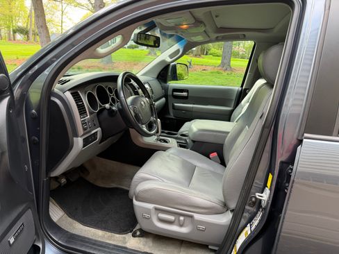 Used 2010 Toyota Sequoia Limited AWD/4WD image 9