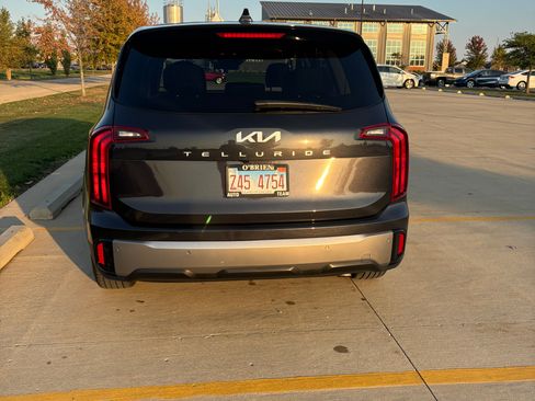 Used 2025 Kia Telluride LX image 11