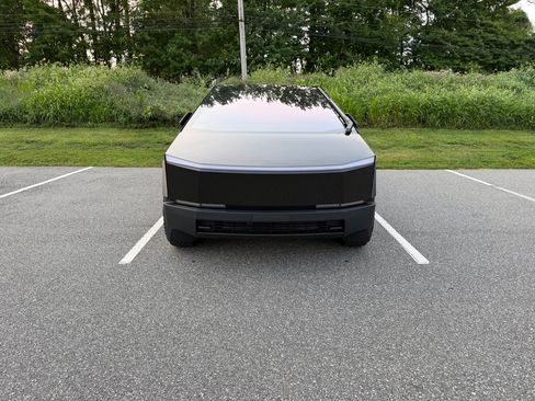 Used 2024 Tesla Cybertruck AWD Crew Cab image 15