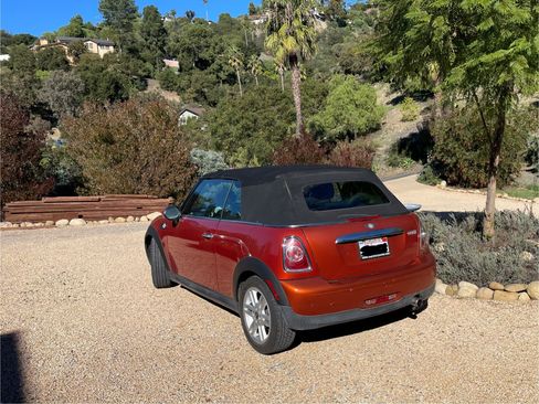 Used 2011 MINI Cooper Convertible image 2