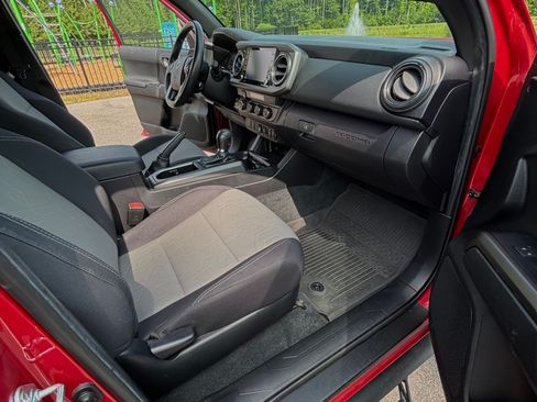 Used 2022 Toyota Tacoma TRD Off-Road w/ Technology Package AWD/4WD image 8